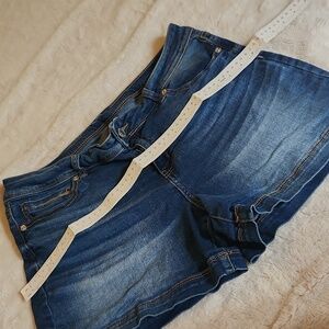 NWT Maurices 4” Inseam mid rise shorts size 15/16